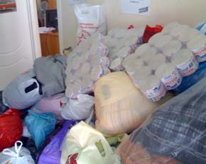 Комната буквально ломится от принесённых вещей