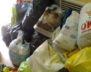 Комната буквально ломится от принесённых вещей