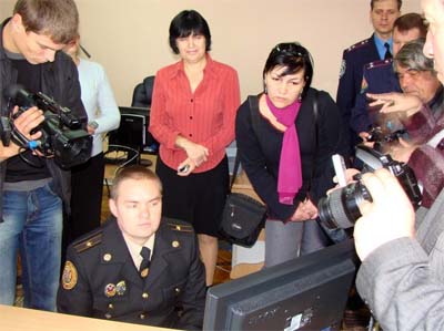 Глухие житомирцы могут вызвать экстренную службу sms-кой