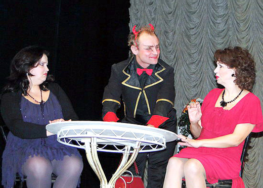 Праздничный концерт в ТМЖ «В кафе у Лукавого». Фото: З.Скуратова, www.tmig.su