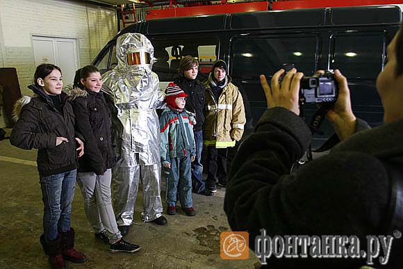 Глухие и слабослышащие дети побывали в аэропорту "Пулково". Фото: Фонтанка.ру