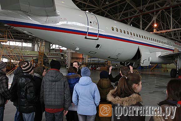 Глухие и слабослышащие дети побывали в аэропорту "Пулково". Фото: Фонтанка.ру