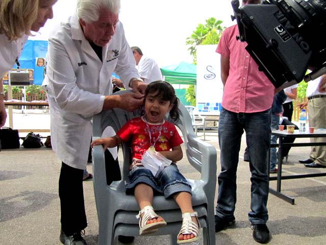 "Звуки мира": израильтяне вернули слух тысяче палестинцев.