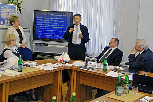 Выступление Владимира Заурбековича длилось 40 минут, которых хватило лишь для перечисления самых основных фактов деятельности МГО ВОГ за год. Потом Базоеву пришлось отвечать на вопросы разного характера.