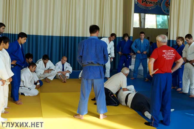 Старший тренер сборной России по дзюдо А.В. Лукичев делится секретами ведения схватки.