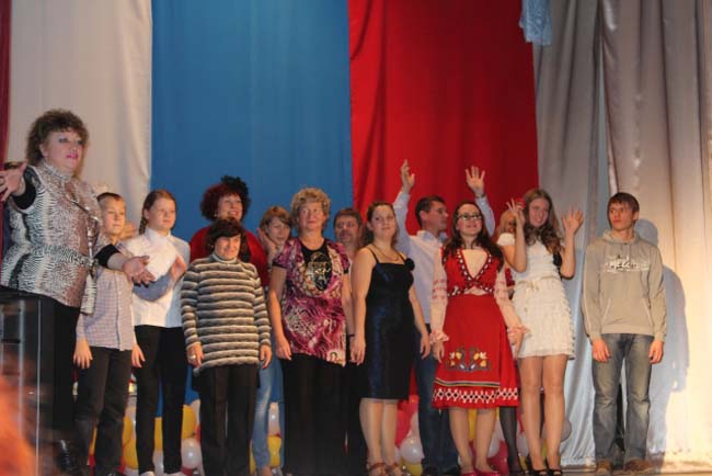 Праздник закончился! Артисты прощаются до следующих праздников.