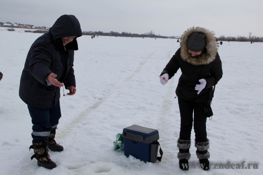Наталья Титова, помогая мужу, случайно поймала рыбу!