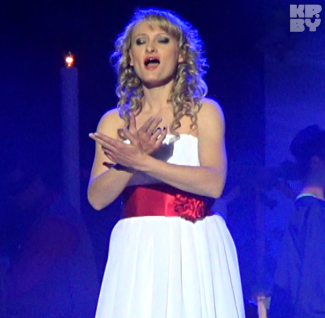 Этот мюзикл использует все средства выражения чувств: музыку и речь в записи, пластику, жесты и мимику, цвет и свет.