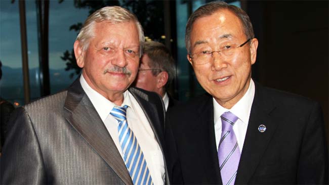 Валерий Рухледев и Пан Ги Мун.