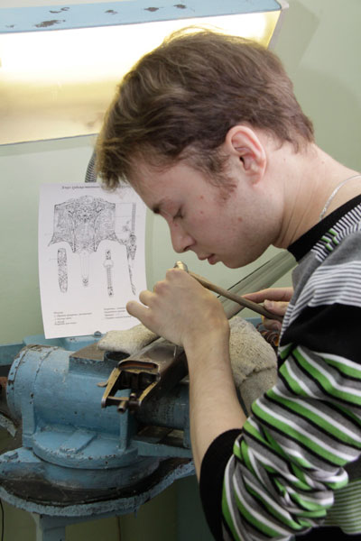 Коллеги говорят о Саше: его особенность только помогает в работе - он всегда сосредоточен на процессе.