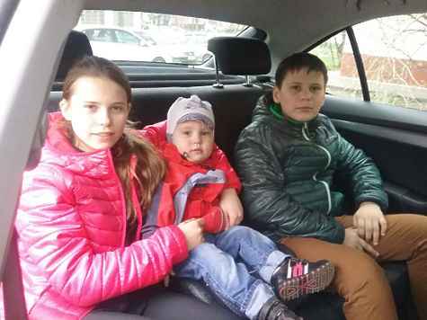 В протестах в центре Москвы участвует вся семья Руденко. 