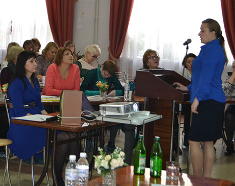 В Азове педагогам и родителям рассказали о реабилитации детей с нарушениями слуха