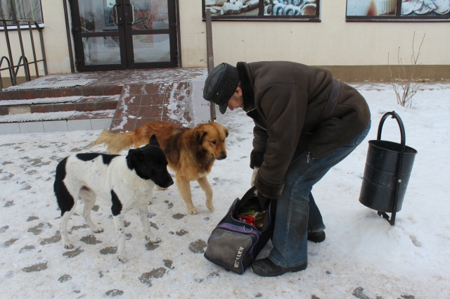 Глухой волгоградец несколько лет живёт в гараже