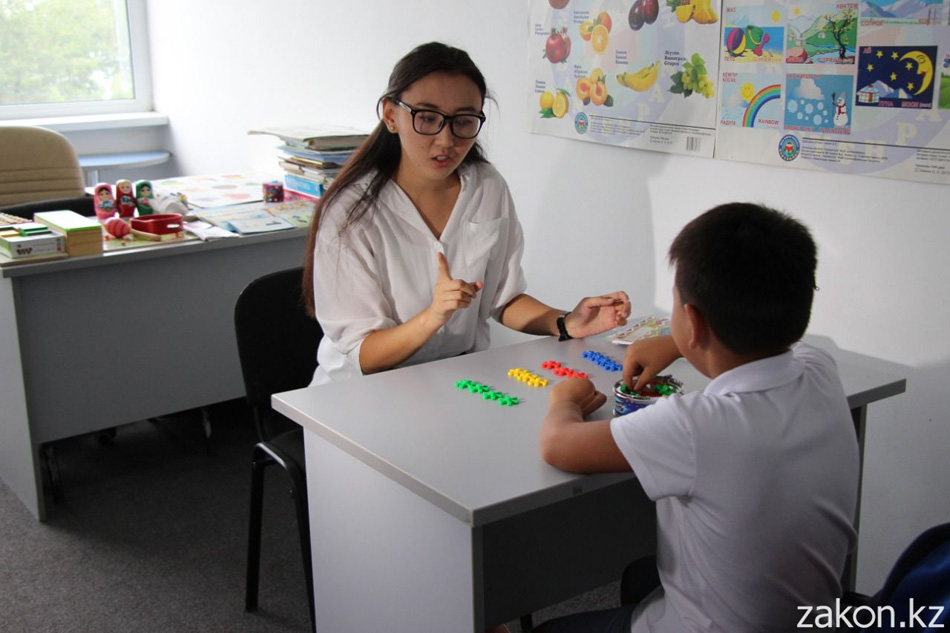 Как детям с нарушением слуха в Алматы помогают адаптироваться к жизни